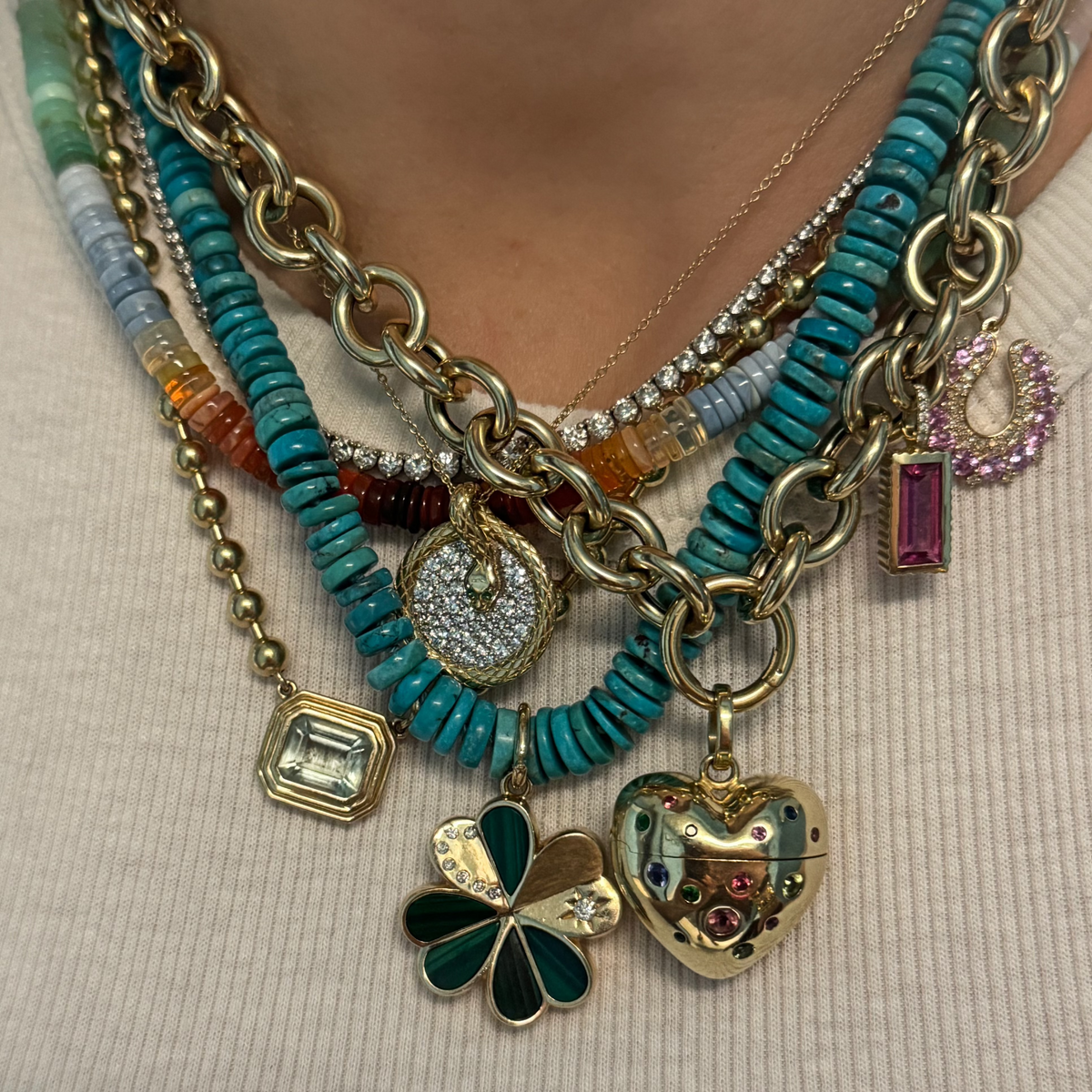 Collier Charms Coeurs Et Perles New York & Company - Ton Or, Multicolore - 34 Pouces - Neuf Avec étiquettes