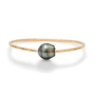 Thick Gold Filled Tahitian Pearl Pounded Wire Bangle Bracelet - small / black