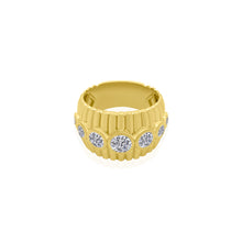 Graduated Diamond Rounds Fluted Band Ring