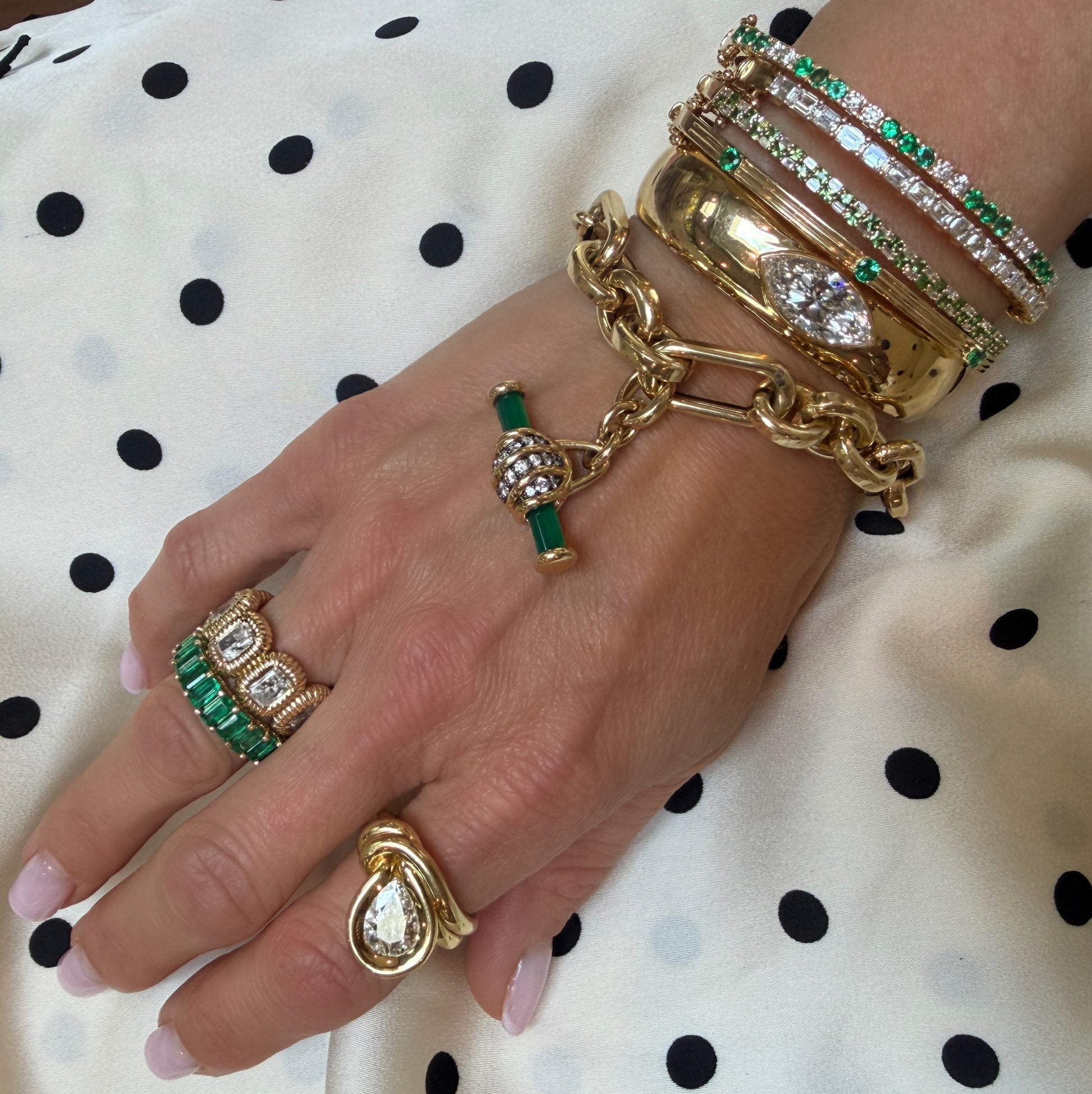 Knotted Lasso Ring