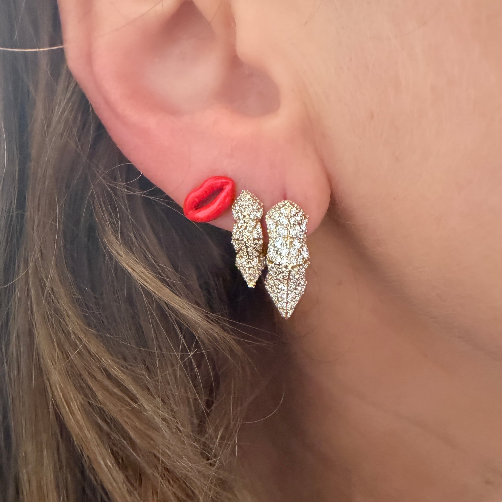 Single Kisser Stud Earring