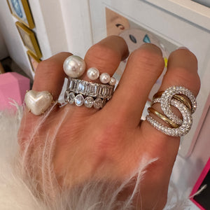 Graduated Floating Pearl Ring