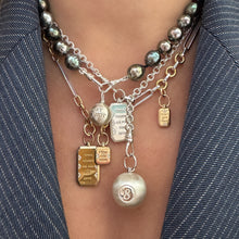 Don't Look Back Swivel Charm