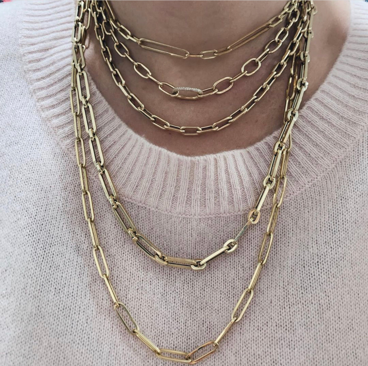 Heavy Oval Link Chain with Pave Diamond Center Link